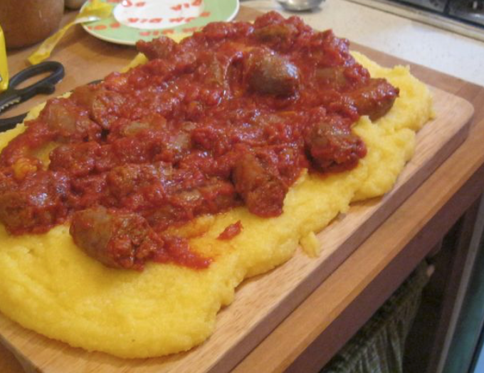 Polenta e salsiccia molisana